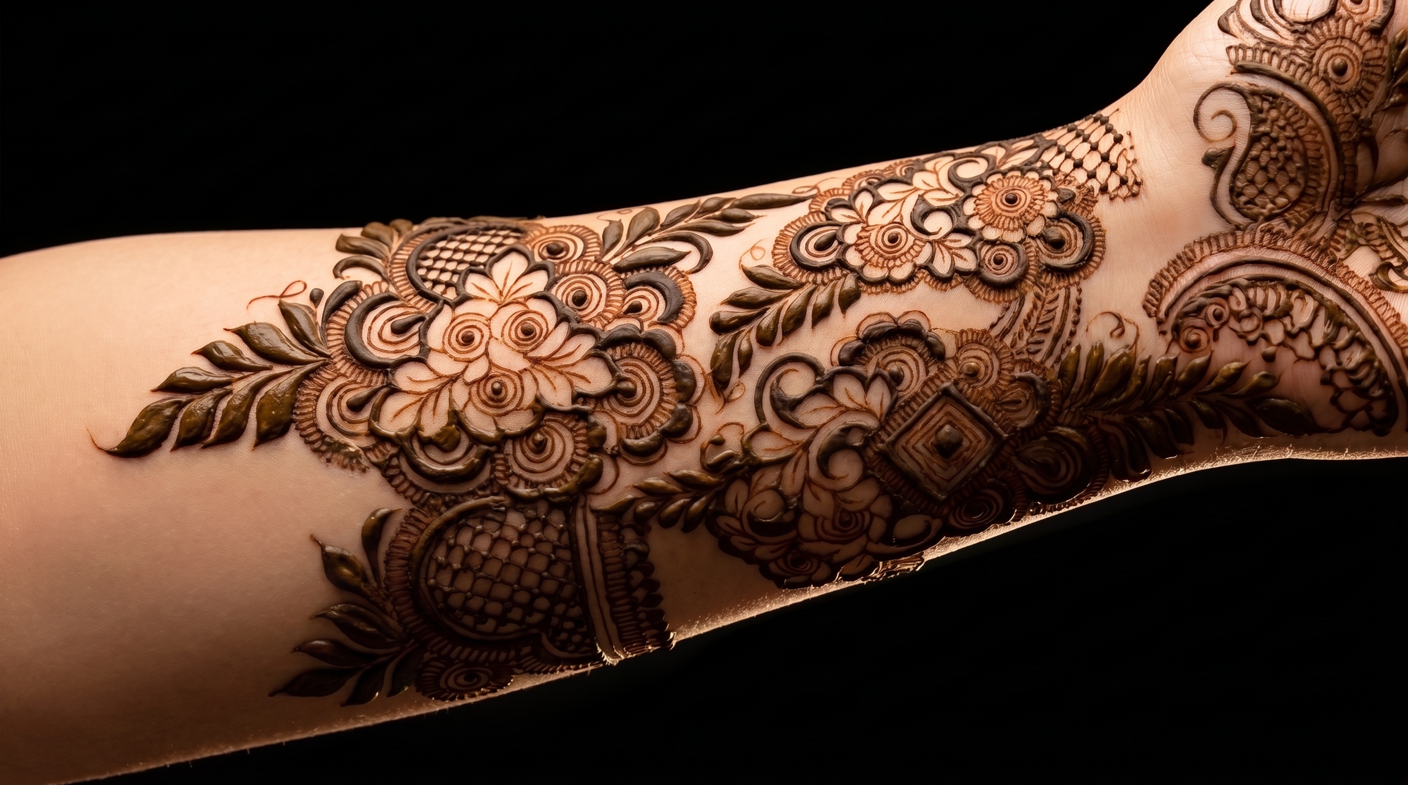 Mehndi covering half sleeve